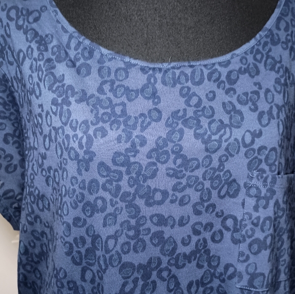 a.n.a. A New Approach Blue Animal Print Top – Size 1X – NWT - Picture 6 of 13